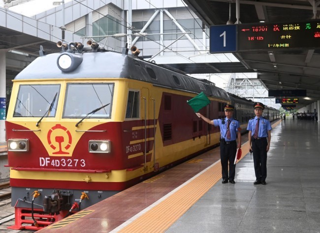 China-Vietnam Passenger Train Resumes After Five Years