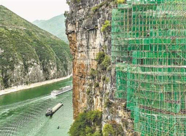 China's Local Expert Advising on Mitigating Rockfalls Risk in Three Gorges