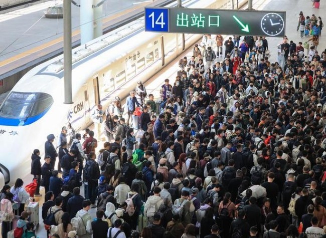 China to Handle 144 Mln Railway Passenger Trips over May Day Holiday