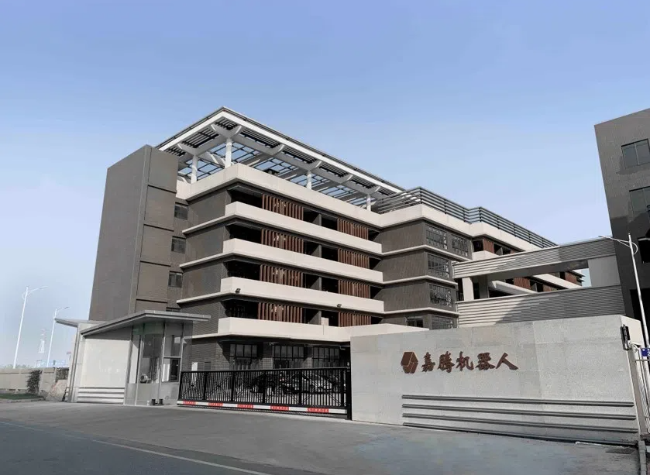 Chongqing's WallBot Swings into Action as the 'Spider-Man' of Logistics