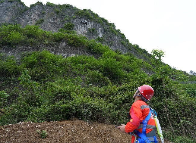 Drones Speed Up Final Inspections Before Chongqing-Xiamen HSR Opens Tomorrow