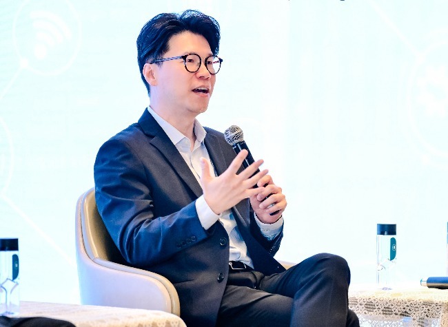 Hong Kong Powers Chongqing's Export Drive with Logistics, Tech, and Finance