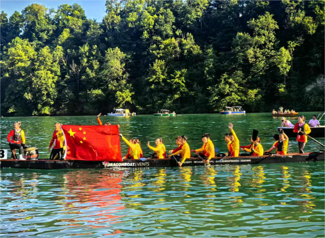 Chongqing Team Shines on the Rhine: Triumph at Switzerland's Egilsau International Dragon Boat Race