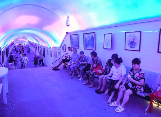 Cool Havens in the Scorching Heat: Chongqing's 186 Public Cooling Zones Prove Popular