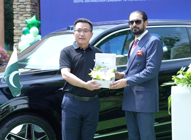 Consulate General of Pakistan in Chengdu Receives Deepal S09 as Official Vehicle