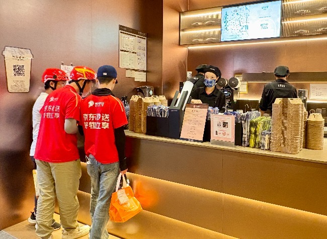 China's Food Delivery Giants Compete for