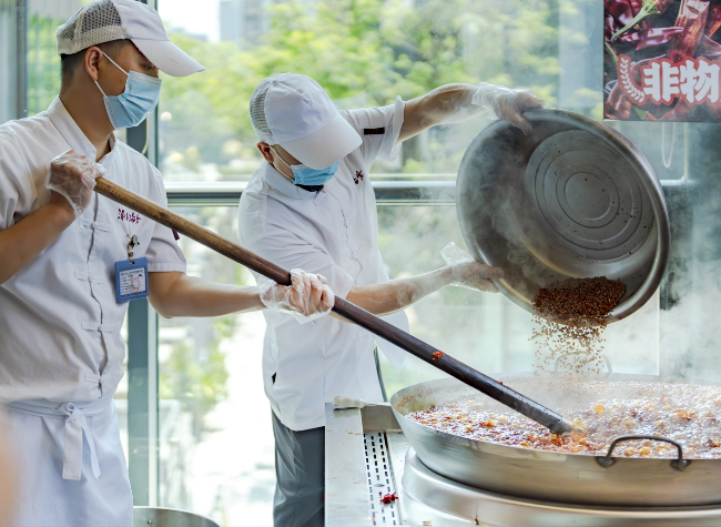 Hotpot Heir Stirs Century-Long Legacy with Modern Fire