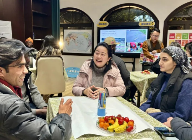 Int'l Students Brainstorm Public Welfare Innovation