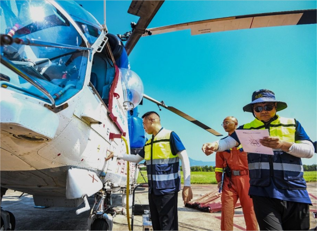 Heatwave Hits Chongqing: High-Tech Patrols and City Support in Action