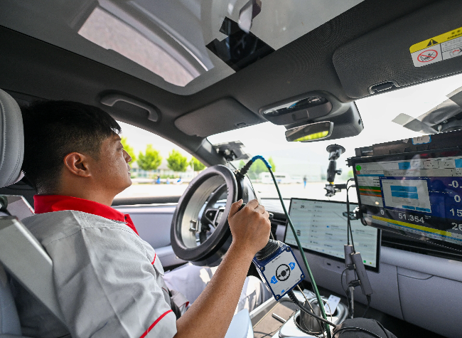 Chinese Car Media Organizes ADAS Test, Triggering Safety Debate and Industry Response