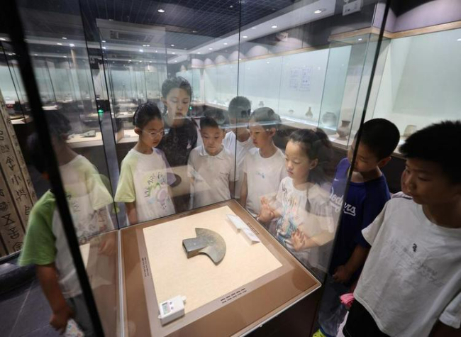 Exploring History at Museums Becomes Summer Trend in China