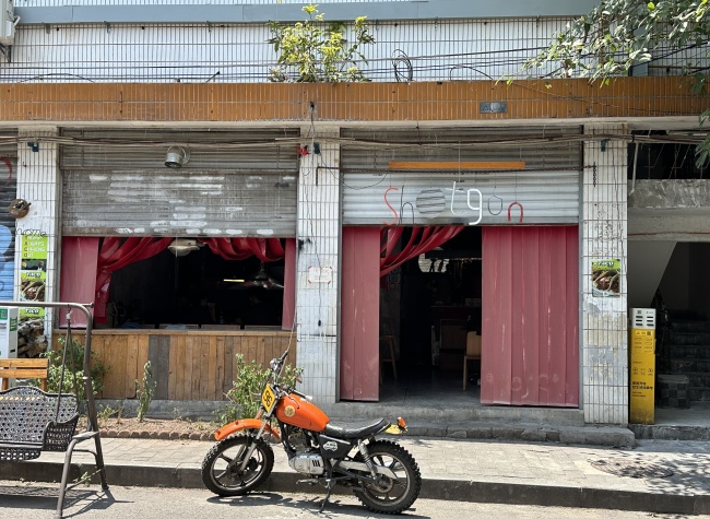 Pizza in the City of Smoke and Spice: How a Back-Alley Shop Captures Chongqing's Spirit