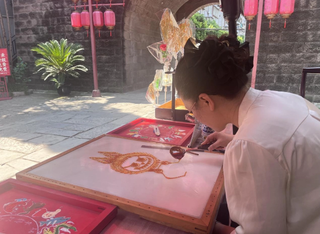 Sweet Heritage Lives Sixth Generations in Ancient Town