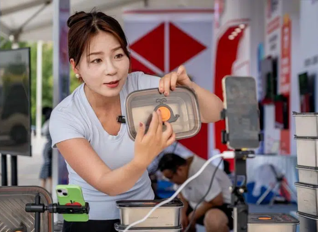 China's E-Commerce Sector Posts Steady Growth in First 7 Months