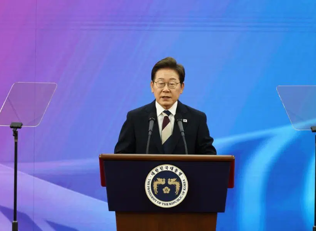 Breaking Precedent, S. Korean President Visits Japan in Strategic Signal on Ties