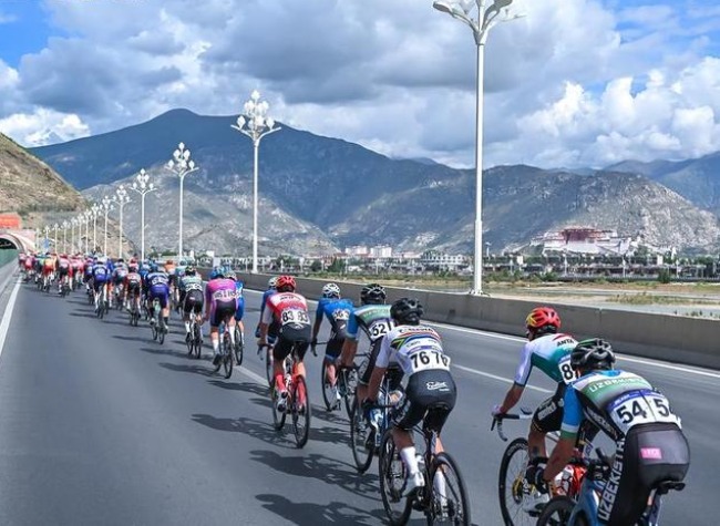 World's Cyclists Hail Xizang's Outdoor Sports Potential