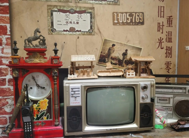 Nostalgia in a Tiny Spoon: How Vintage Plastic Mini-scoops Fetch Hundreds