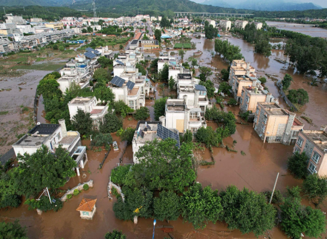Beijing Issues Highest Rainstorm Alert, Evacuates Over 82,000 Residents