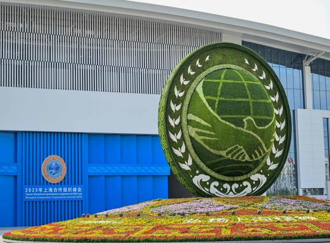 Xi Proposes Global Governance Initiative at Largest-ever SCO Summit