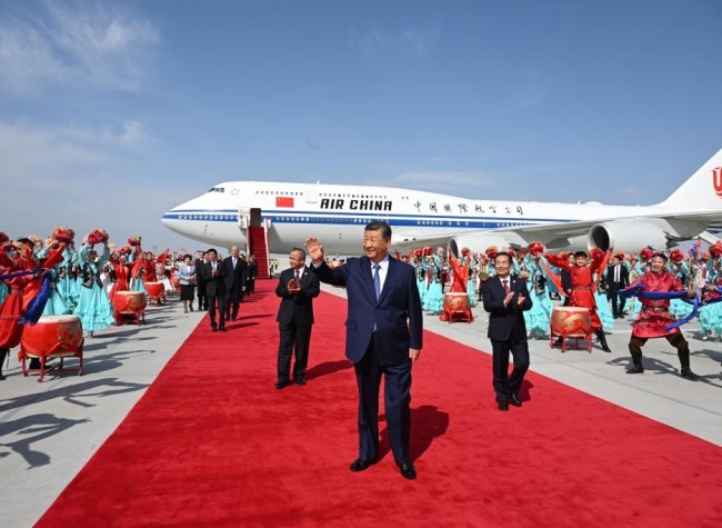 Xi Leads Central Delegation to Urumqi for 70th Anniversary of Xinjiang Uygur Autonomous Region
