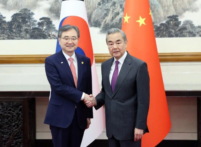 Top Chinese Diplomat Holds Talks with ROK Foreign Minister