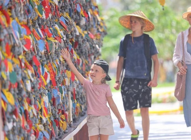 South China's Resort City of Sanya Implements Full Russian Language Service Coverage