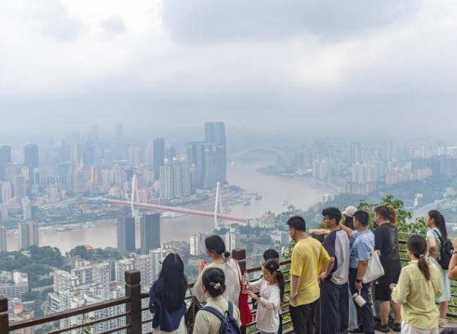 Mountainous Chongqing Redefines Urban Space, Wins Tourist Applause