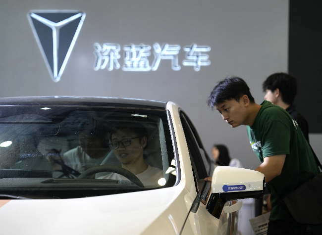 Auto 2025 Chongqing Show in Golden Week Spotlights NEVs and Draws Large Crowds | Reporter's Diary