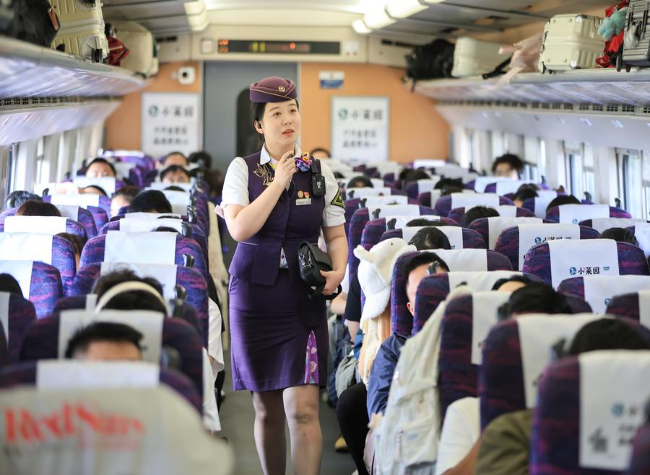 China Sees Record-breaking Passenger Traffic in First Half of National Day Holiday