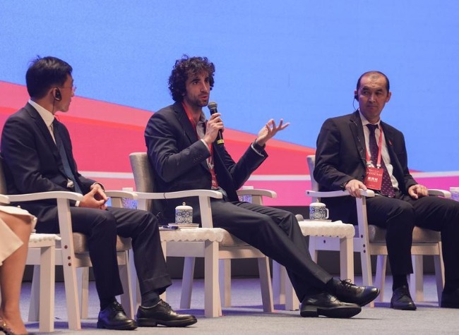 Global Mayors Inspired by Transformation of China's Porcelain Capital