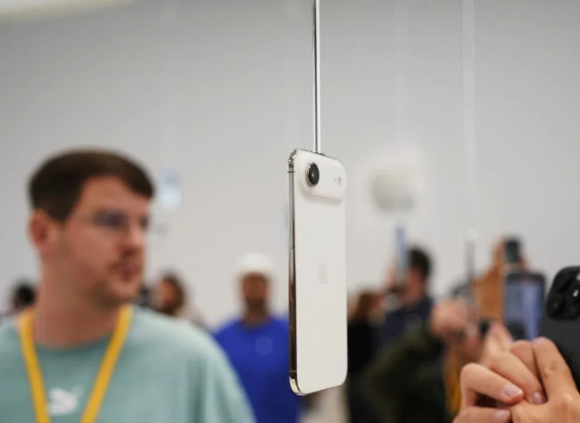 China's eSIM Market Reignites as Major Carriers Get Trial Greenlight