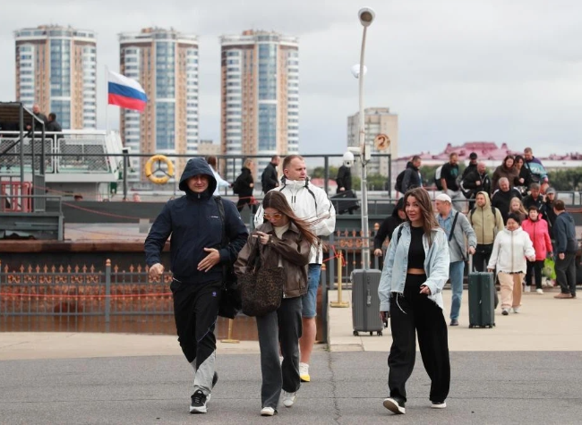 Across China: Visa-Free Entry Policies Boost Inbound Tourism During National Day Holiday