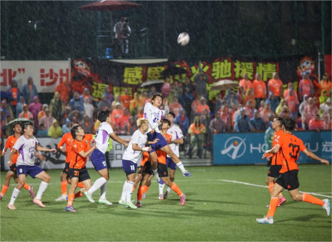 Chongqing's 'Yuchao' Football League Thrills Fans Despite the Downpour