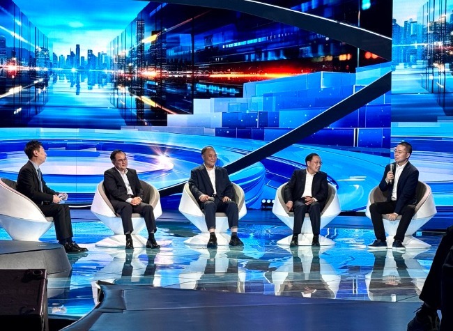 AI Set to Drive China's Auto Industry Transformation, China's Auto Leaders Say