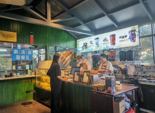 Herbal Drinks Brew New Wellness Trend Among Chinese Youth