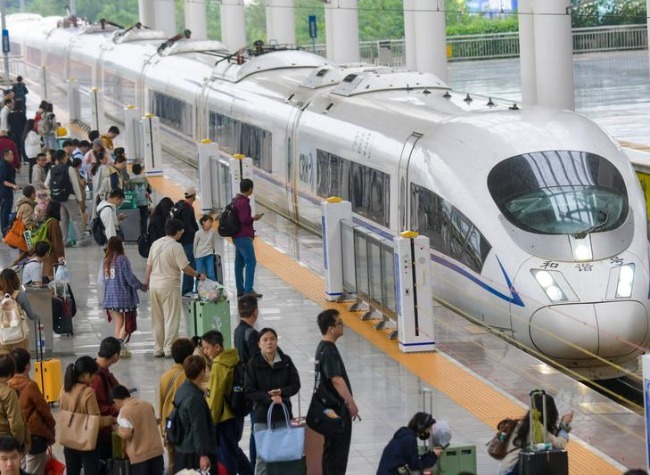 China Sees Record Number of Railway Passenger Trips in Jan.-Oct.