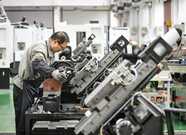 Infrastructure Boom Drives Private Sector to Over 60% of Chongqing's Economy