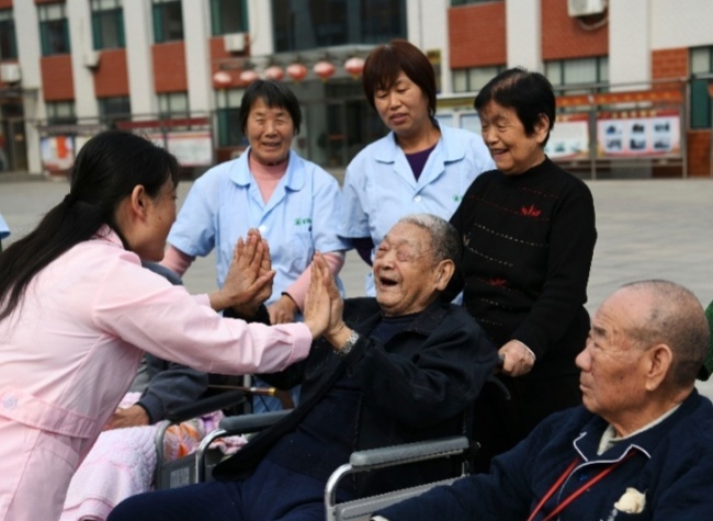 China's "Outsourced Children" Service Draws Widespread Attention and Controversy