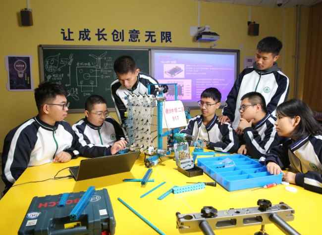 China Improves Sci-Tech Education in Primary, Middle Schools