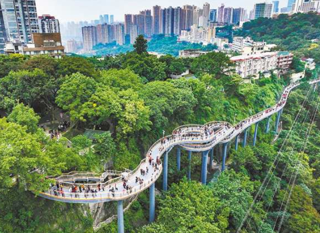 Chongqing's 871-Kilometer Mountain City Walkway Network Powers a New Wave of Urban Consumption