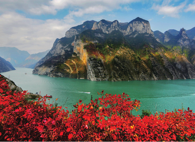 Economic Watch: Red Leaves Spark Tourism Boom Across China