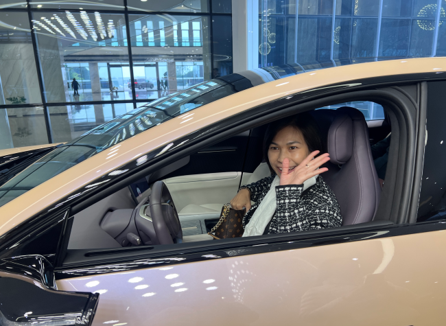 Vietnamese Officials Tour CHANGAN, Hail