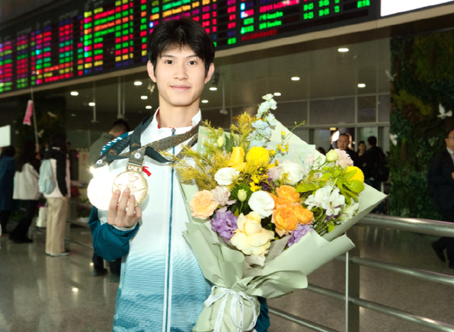 Silent Determination: Deaf Chongqing Athlete Li Kui Wins Two Golds in One Day at Tokyo Deaflympics