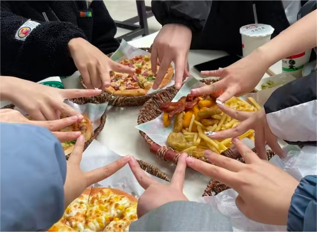 'Campus Buddy' Trend Takes Off: Why China's College Students Embrace 'Light Socializing'