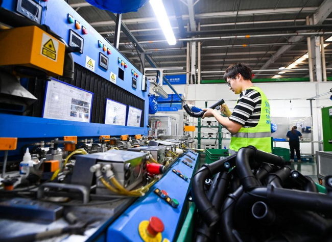 Across China: Small Town Specializing in Auto Parts Rides NEV Wave