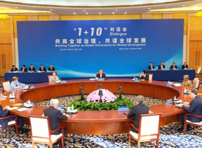 China to Continue Opening up Its Mega-market to World: Premier