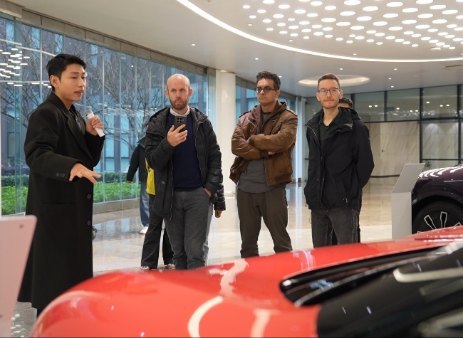 From Robots to NEVs, International Commentators Visit Chongqing on China's Modernization Drive