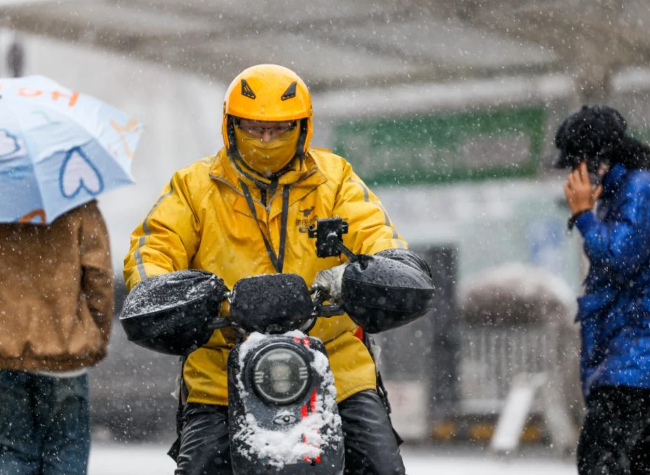 China Boasts Huge Employment Potential in Service Sector: Official