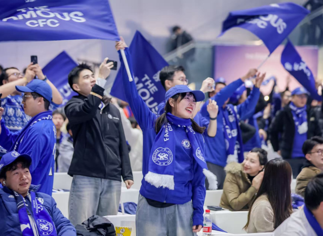 Chelsea Legend Zola Brings the Blues to Vibrant Chongqing