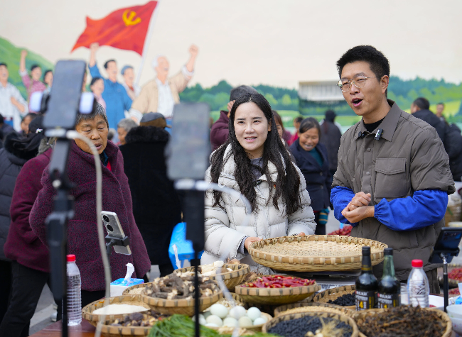 China Remains World's Largest Online Retail Market for 13th Straight Year